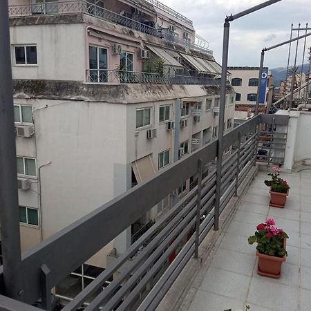 Lemon - Happyhostgr - Downtown Apartment Volos Eksteriør bilde